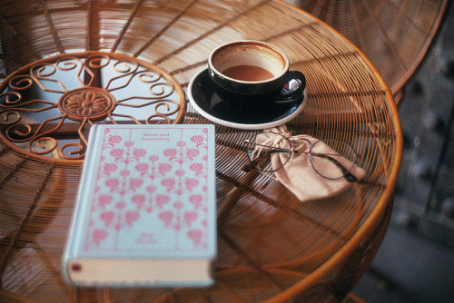 defiantely - coffee and books by betulvargun on Flickr.