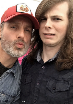 dailytwdcast - walkrstalkrcon - Father-son bonding backstage at...