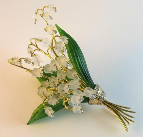 detournementsmineurs - “Lily of The Valley” brooch in carved rock...