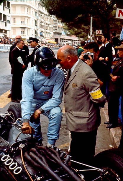 Graham Hill BRM P261 and engineer Vic Barlow of Dunlop pits GP...