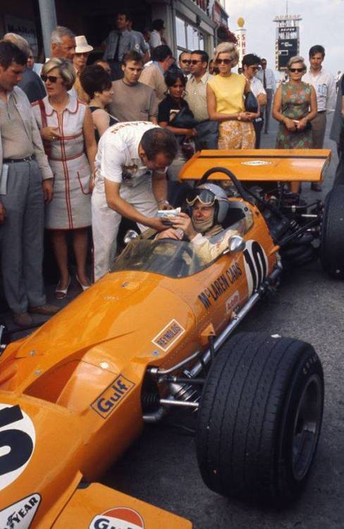 frenchcurious - Bruce McLaren (McLaren-Ford M7C ) Grand Prix...