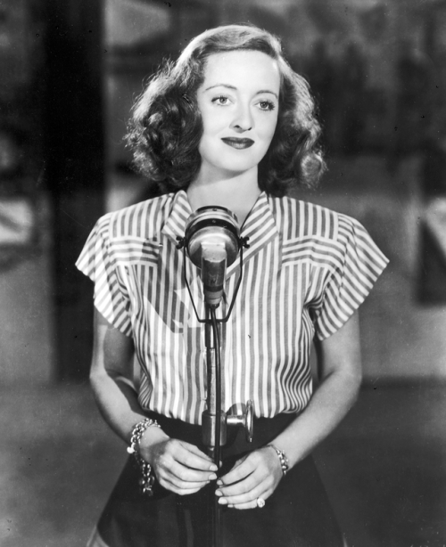 wehadfacesthen:Bette Davis at the Hollywood Canteen,1944....
