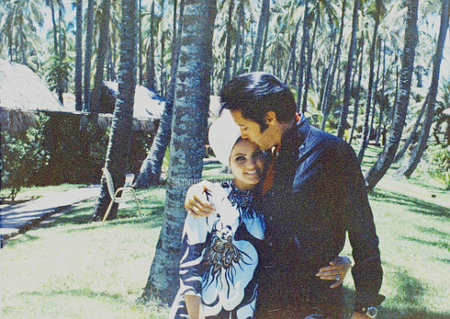 satninbeaulieu:Priscilla and Elvis Presley in Hawaii, May 1968.
