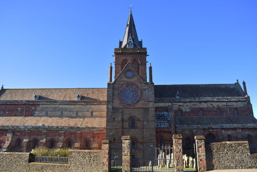 on-misty-mountains - Kirkwall Town Centre - St Magnus Cathedral,...
