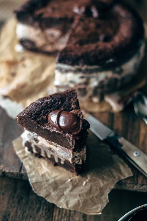 fullcravings - Brownie Ice Cream Cake Recipe