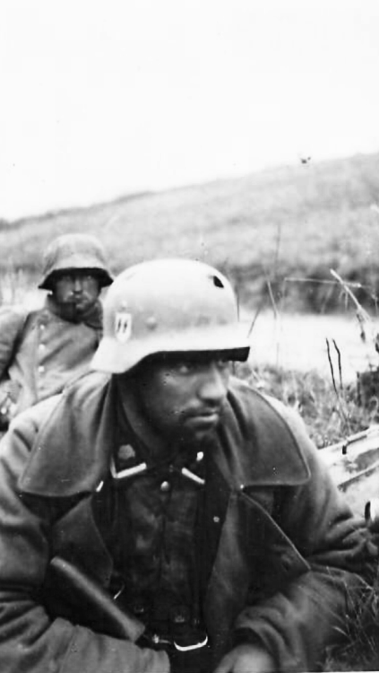 bailey505 - SS soldiers with battle damaged helmets.