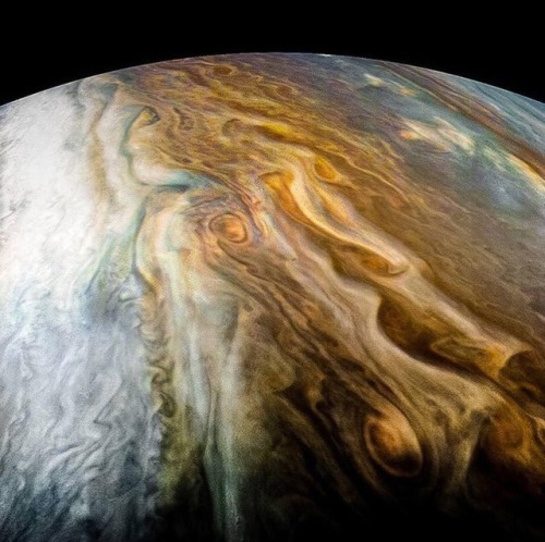 vicloud:NASA has released new images of Jupiter, taken by the...