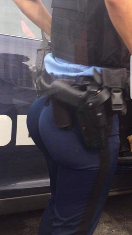 elneneencantador - blackstallionpr - Fotos de mujer policia de...