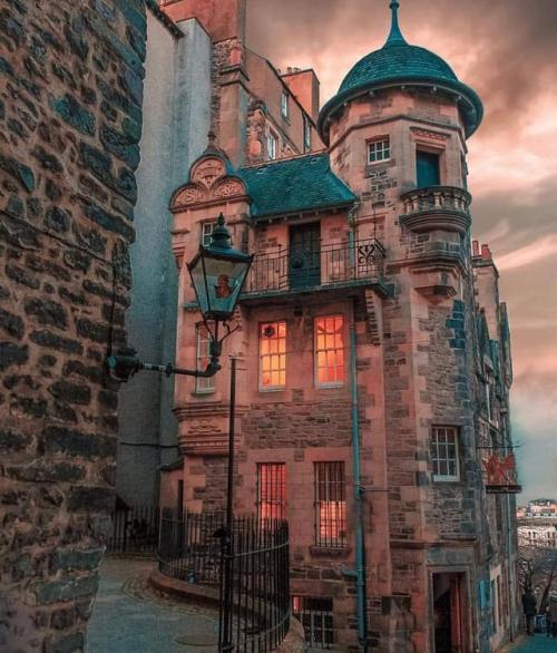 robyketti - Edinburgh,  Scotland.