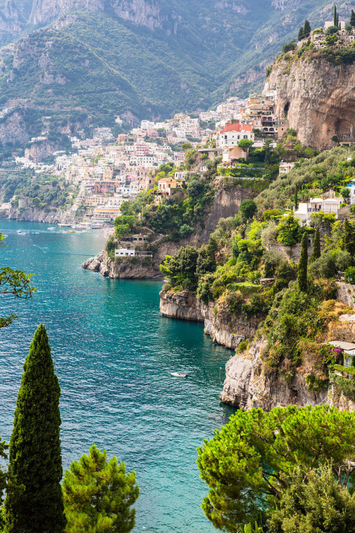 mitlas - Looking towards Positano, the Amalfi Coast, Italy (by...