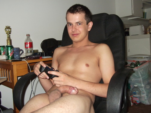 boicudi:
â€œ That time when my ex interrupted my nude gaming session for a spontaneous photoshoot.
â€
SU-PER sexy guyâ€¦would love to play with his cock while he games
slurp