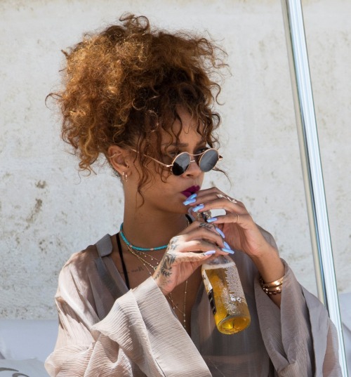 rihennalately - Rihanna at the Beach in Barbados (August 9)