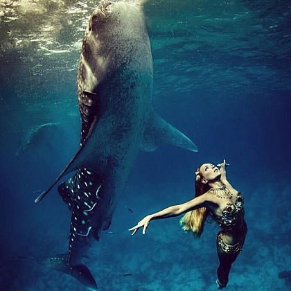 woman swimming underwater | Tumblr