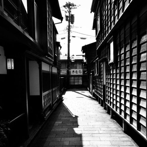 yutaka-takayanagi - ひがし茶屋街へ行ったらとりあえず撮影する場所。平仮名の「きむら」の看板が良い。...