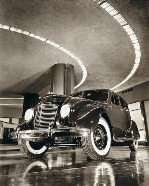 frenchcurious - Showroom Chrysler - New York 1936 - source...