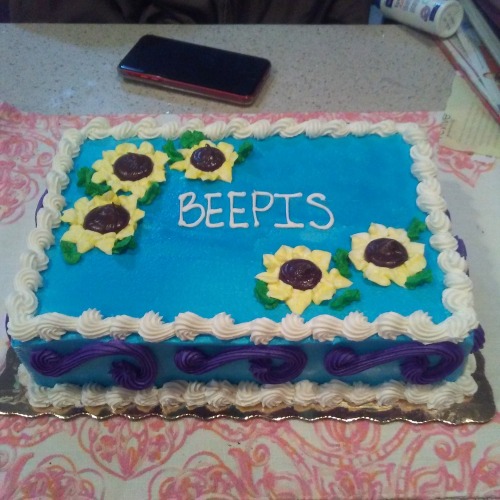 silverhawk:silverhawk:silverhawk:i got a cake with “beepis” on it and i had to keep repe