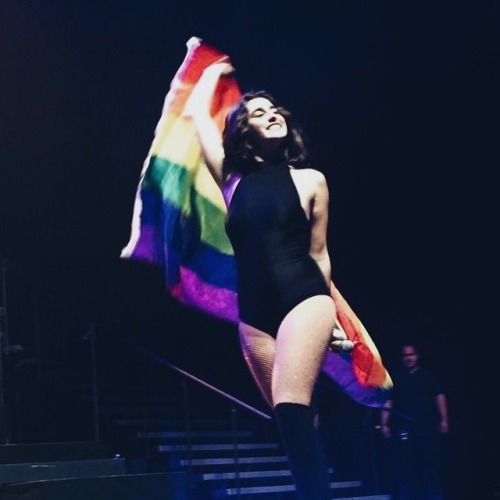 5hontour - laurenjauregui -  Happy #nationalcomingoutday to all of...