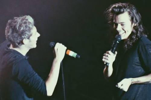flickerbyniall - 24 Days Of NiallDay 22 - Niall and laughing bc...