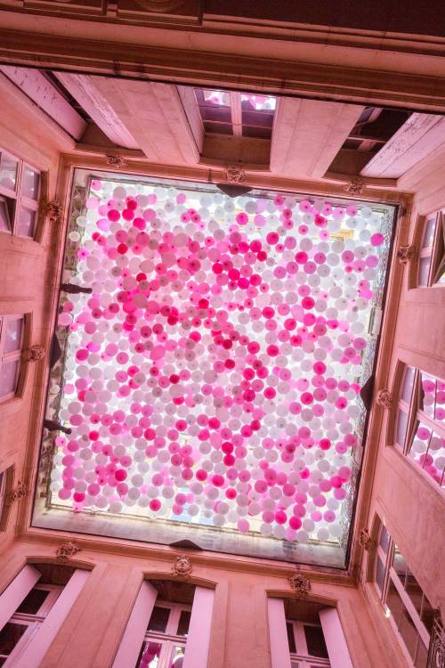 coolthingoftheday:This 2015 installation of pink balloons in...