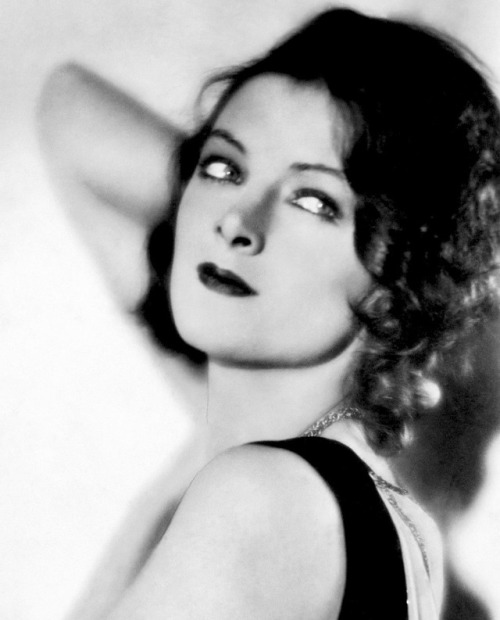 summers-in-hollywood - Myrna Loy, 1930s