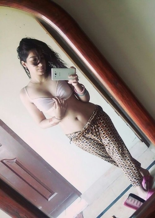 sexy-desi-nudes - >> Click here for more sexy Indian babes...