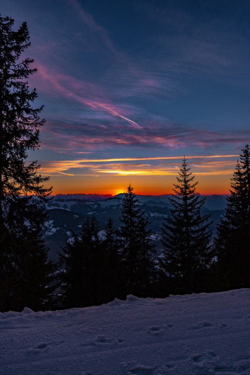 nature-hiking - sunset behind the mountains - Westendorf,...