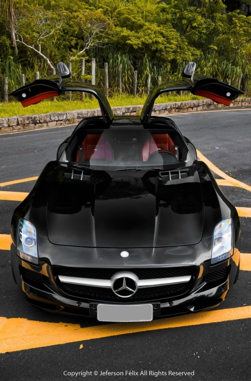 dreamer-garage - Mercedes-Benz SLS AMG (via)