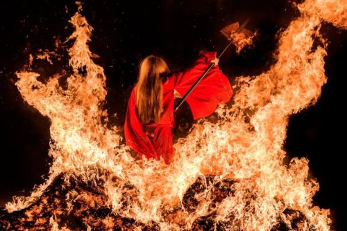 highlandvalley:北海道地震の影響で、土日のイベントが次々と中止になる中で開催された、古平町「天狗の火渡り」。...