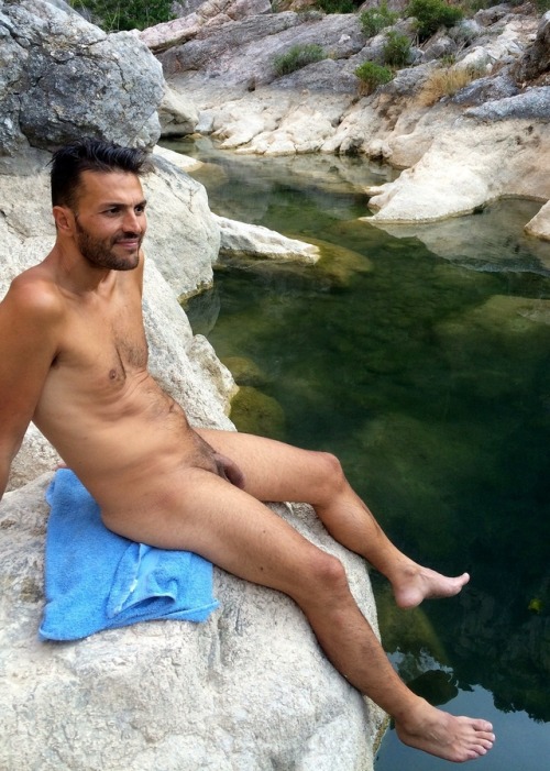 dudes-nude - alanh-me - 38k+ follow all things gay, naturist and...