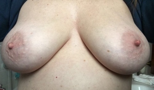 bbw-anal-lover:Wife boobs..!!