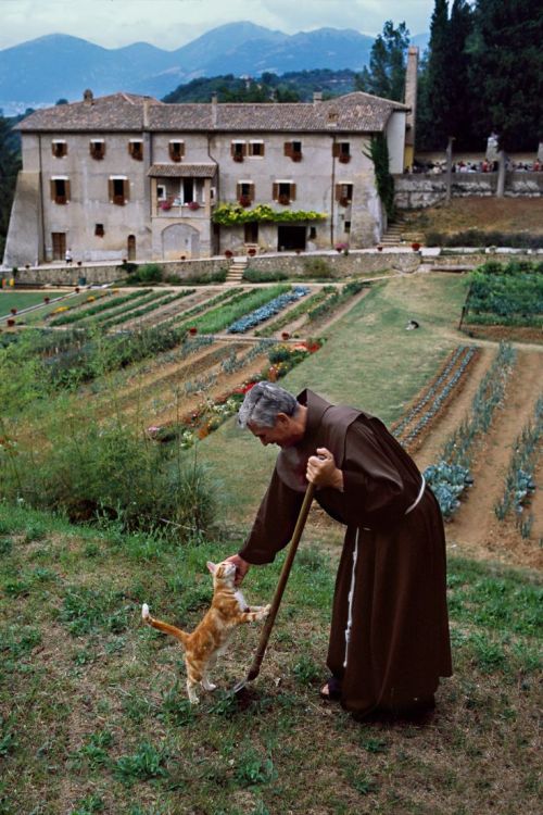 patricianandclerk - globalchristendom - A monk in Italy....