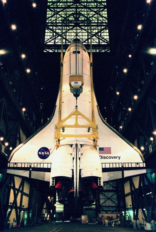 humanoidhistory - The Space Shuttle Discovery in the Vehicle...
