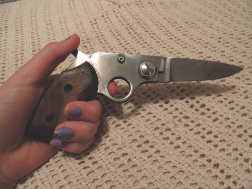 dicaprioho - Found this gun knife and finally became my aesthetic 
