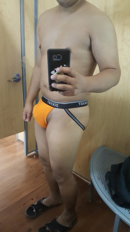 aldonz29 - Another pic in a fitting room hehe