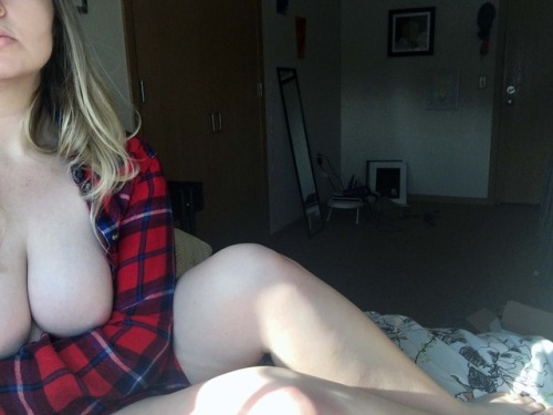 doyouwannapieceofme:lazy november saturday means FLANNEL ❤️
