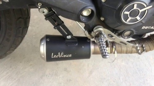 Liked on YouTube: Leovince LV-10 Ducati scramble… http://bit.ly/2Ljzb6O