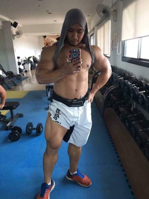 biggestofasians - Muscle boy Pongsiri Prommachan (พงษ์ศิริ...