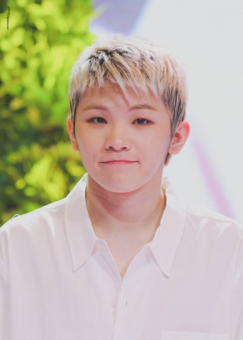 wooziupdates: © love in white | 180930 The SAEM Fansign