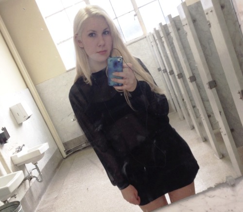 beauty-queen-in-tears - school bathroom selfies