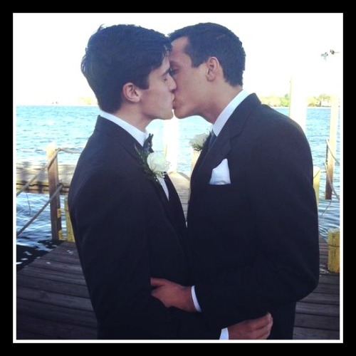 glamboyl - Guys in Tuxedos kissing for Shane. Enjoy!