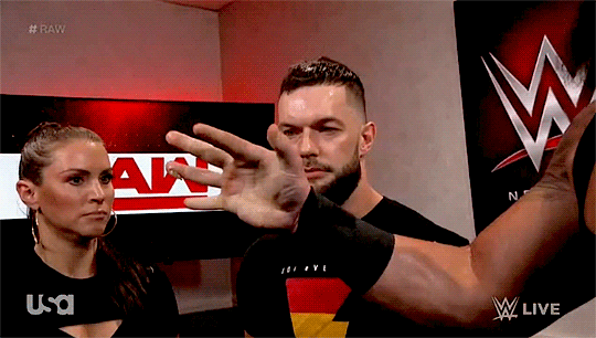 [Raw 3 ] Main Event :  Strowman vs Reigns Tumblr_p93xk7WBr91tuenido2_540
