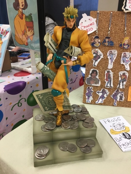 deathofghosts - gayllorona - I brought my dio figure to the con i...