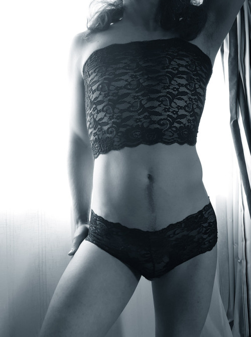 justanothertart - Black lace, front and back in black and white.