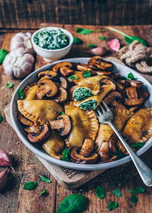 fullyhappyvegan - Spinach Ravioli with Mushrooms!