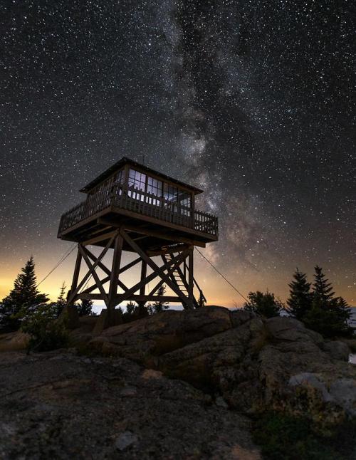 photos-of-space - Old Fire Tower on Kearsarge North by Night [OC]...