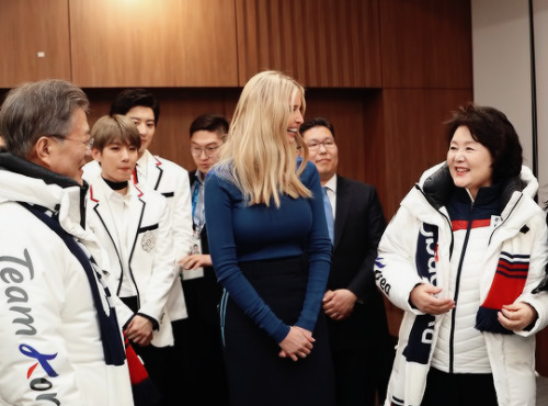sefuns - EXO with Presidential Couple of South Korea, Ivanka...