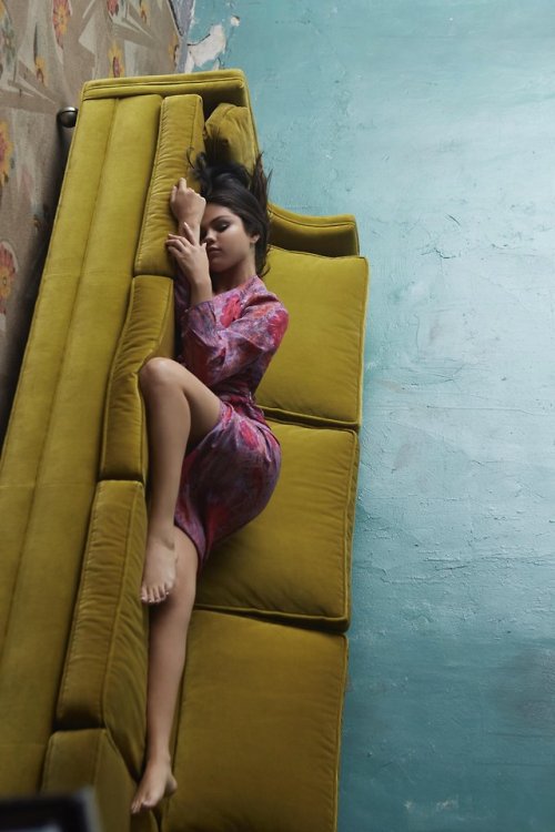 celebrity-legs - Selena Gomez
