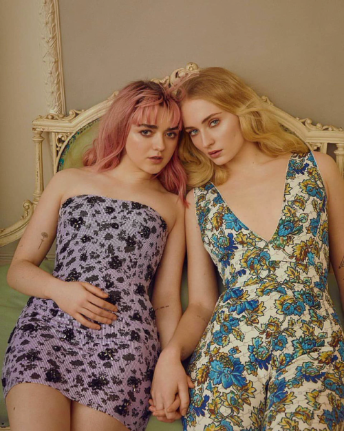 thequeensofbeauty - Sophie Turner & Maisie Williams Rolling...