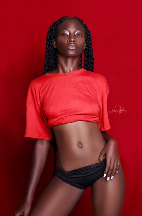 ayofaboya - Black girls don’t crack!Model - @obarose -Instagram...