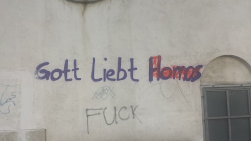 queergraffiti - Gott liebt Homos - God loves HomosVienna,...